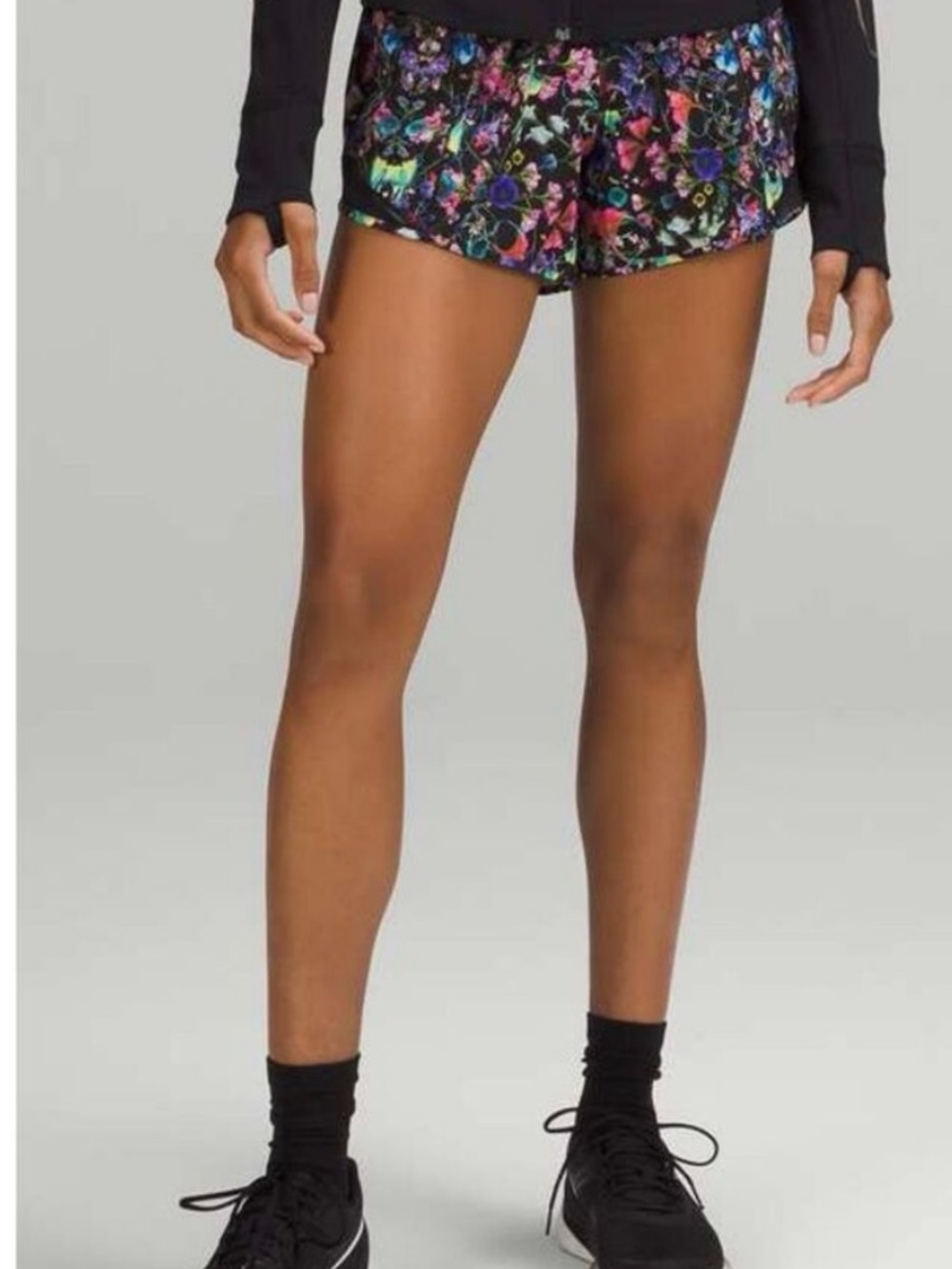 Lululemon Hotty Hot Low-Rise Lined Short 4" in Flowerscope Size 6